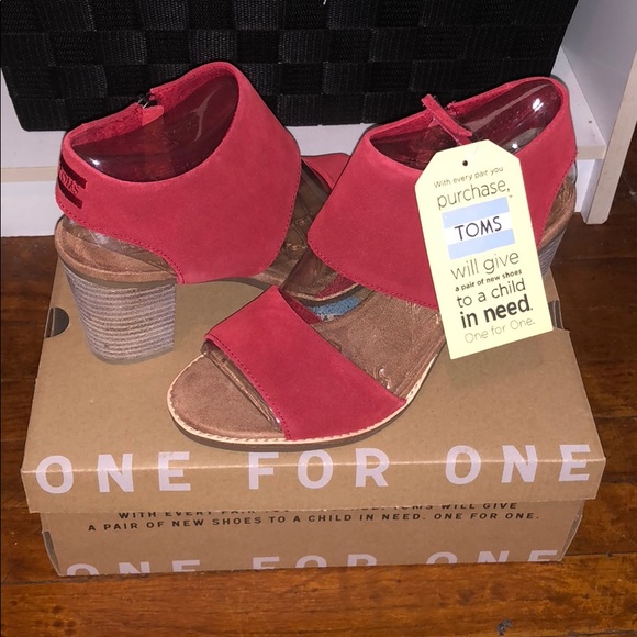 toms red sandals